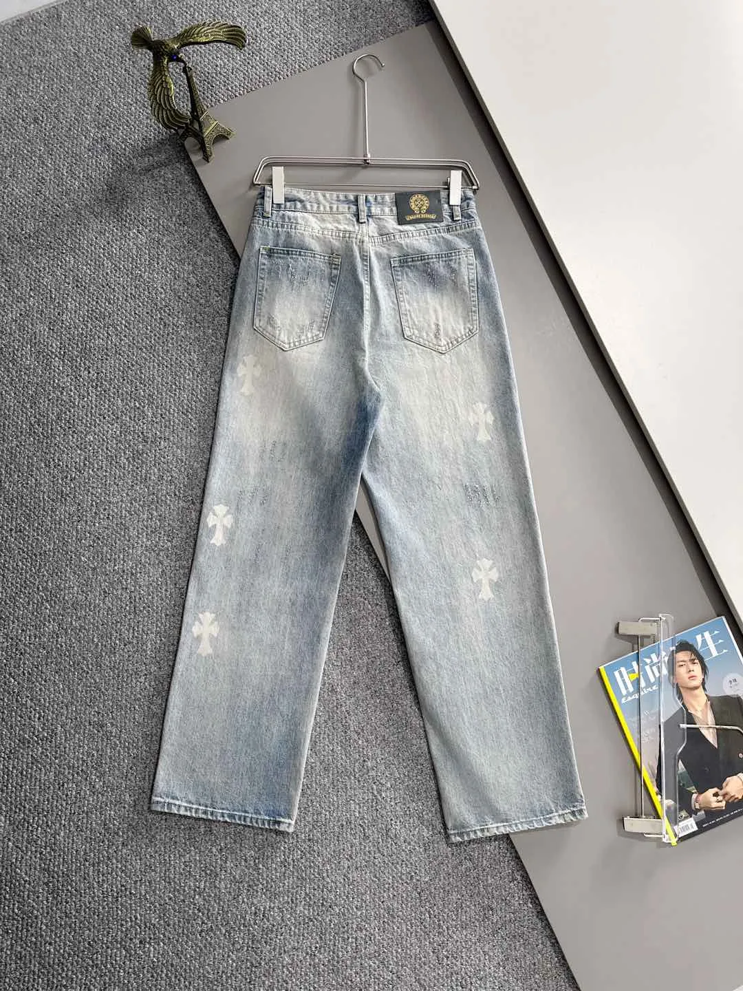 🅿️400 Croixin 2025 new summer loose jeans straight trousers, the trend in the trend! Many fashion bloggers control the upper body. The water is woven from imported Japanese Denim plain cotton denim fabric. It has three standards, is soft, delicate, comfortable and breathable. The color has a modern and fashionable vicissitudes. The upper body is versatile and fashionable! Light luxury, a must-have item for daily commuting! Code number: 28-38 (please state your height and weight when placing an order)
